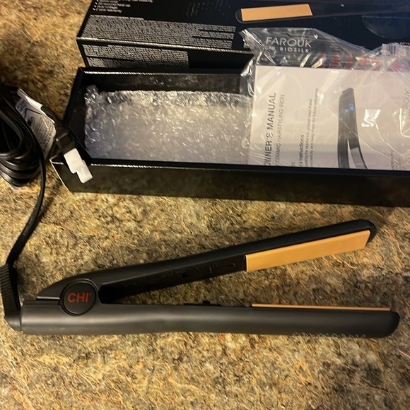 Nearly NEW CHI Ceramic Hairstyling Iron Silky Smooth Hair 🩵 Ionic 🩵FarInfrared - Picture 3 of 9